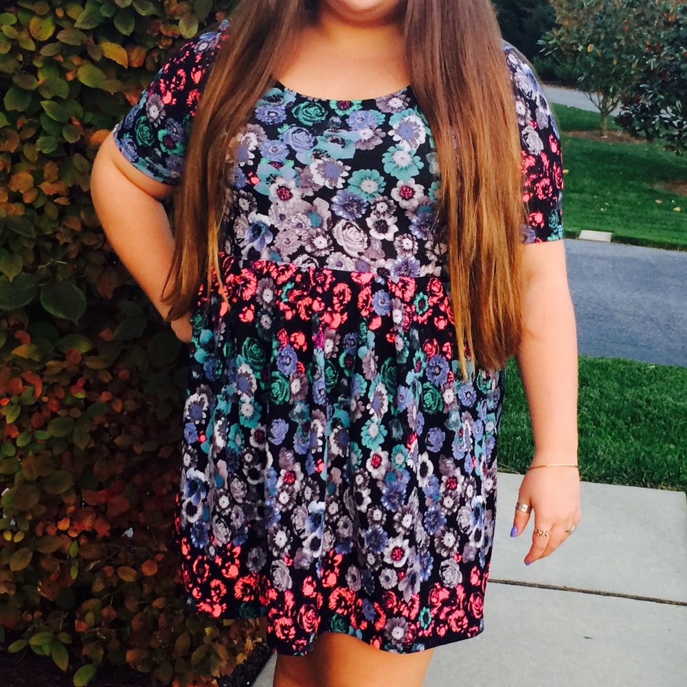 LUSH Vibrant Dress w Pockets